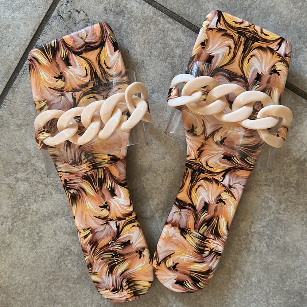 She & In Stylish Summer Sandal square top with plastic chain accents. Retro Chic